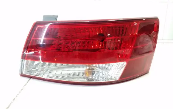 Hyundai Sonata Rear/tail lights 924023K0