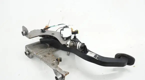 Nissan Qashqai Clutch pedal 465034208RACR 465034208R