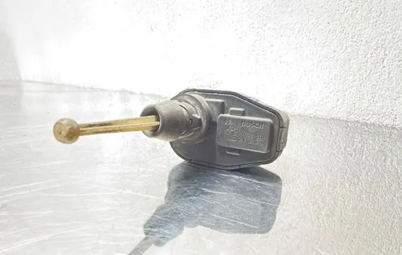 Opel Frontera A Headlight level adjustment motor 307851328
