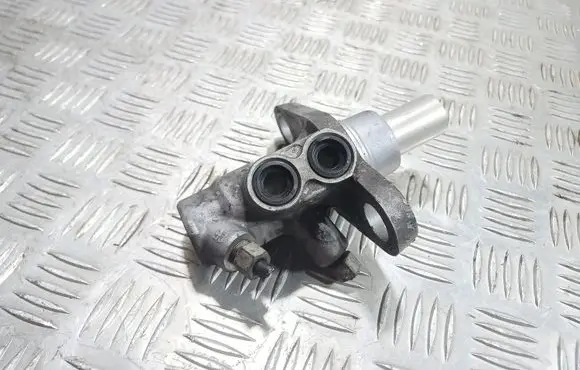 Master brake cylinder