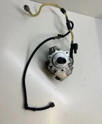 BMW X6 E71 Fuel injection high pressure pump 7798333 0445010146