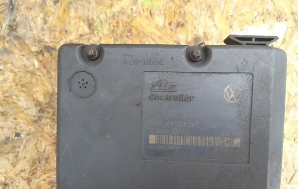 Volkswagen Golf IV ABS Pump 1J0907379C 7M0614111AE