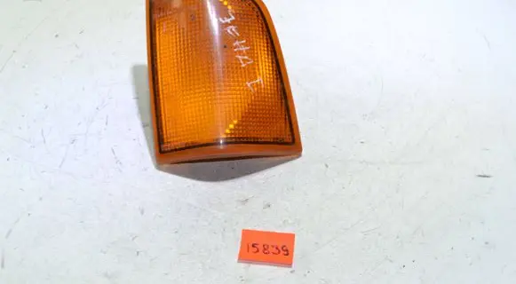 Volkswagen Jetta I Front indicator light 42612P6 42612R6