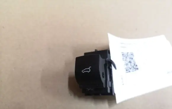 BMW X5 F15 Tailgate opening switch 931870401