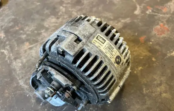 BMW 5 E60 E61 Generator/alternator 2586164 7797522 TG17C010