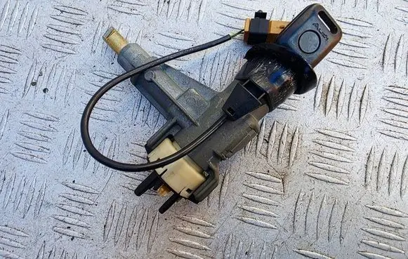 Audi Cabriolet B3 8G Ignition lock 8A0905851