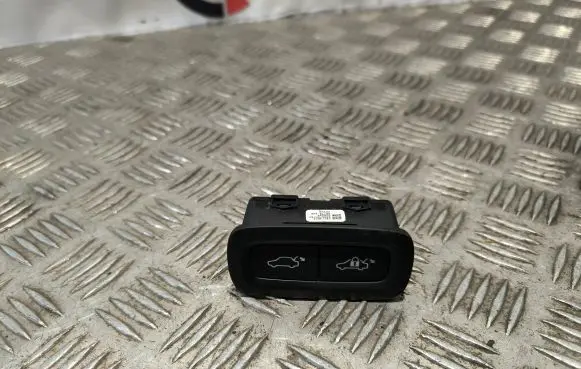 Jeep Grand Cherokee Tailgate/boot open switch button 8888780750