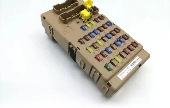 Subaru Outback Fuse module 82201AJ000 907085