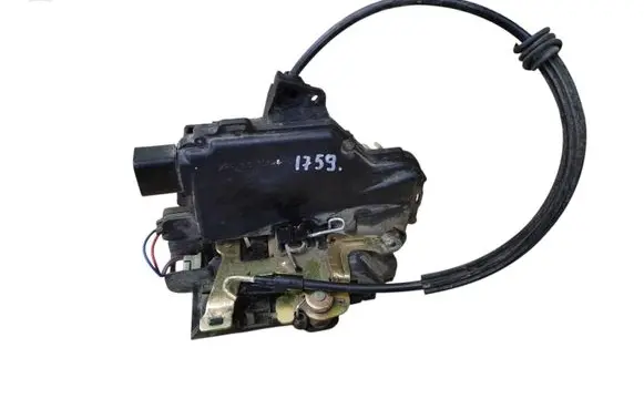 Volkswagen Golf IV Front door lock