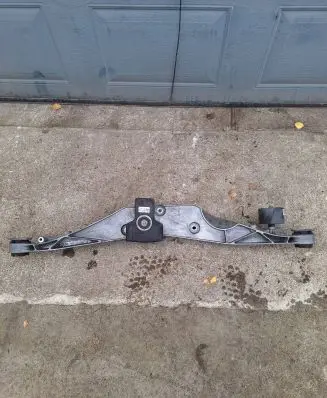 BMW X1 F48 F49 Rear differential/diff mount bracket 33366852896 6852896