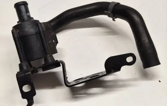 Audi A4 S4 B9 Engine coolant pipe/hose 8w0819370c 06h121601n