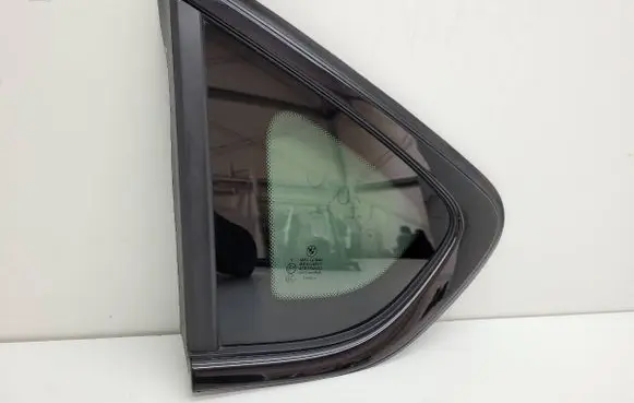 BMW X4 F26 Rear vent window glass 7335517