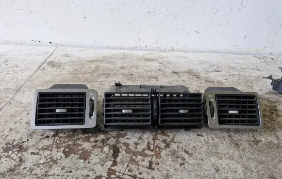 Peugeot 307 Dash center air vent grill