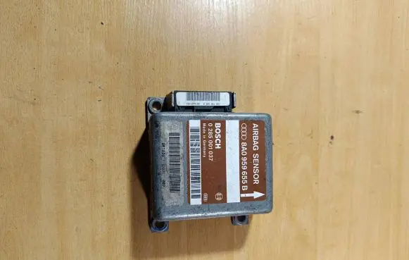 Audi A4 S4 B5 8D Airbag control unit/module 8A0959655B 0285001037 96T0881