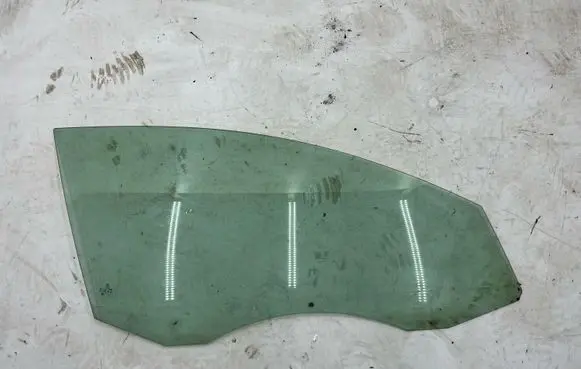 Volkswagen PASSAT CC Front door window glass four-door 43R00082