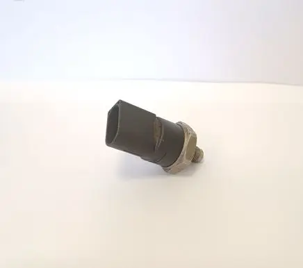 Audi A4 S4 B7 8E 8H Fuel pressure sensor 06D906051A 0261545008