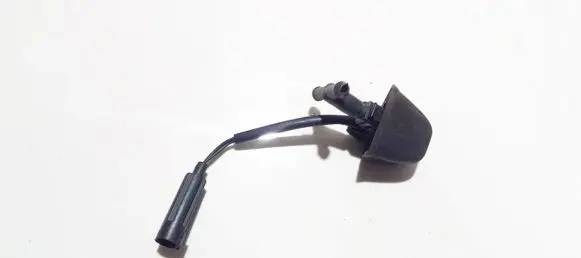 Windshield washer spray nozzle