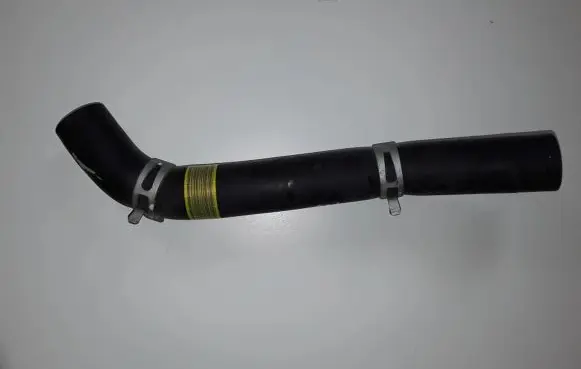 Engine coolant pipe/hose