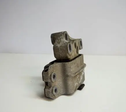 Volkswagen Tiguan Engine mount bracket 5N0199555