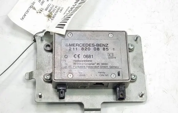 Mercedes-Benz S W221 Antenna control unit 2118200885 WZMACNIACZ ANTENY