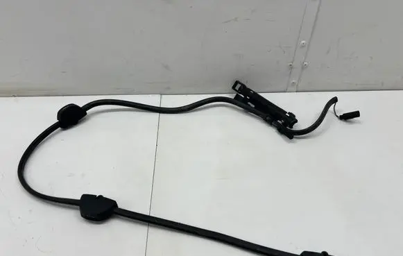 BMW 5 G30 G31 G38 Windshield washer spray nozzle 7467794