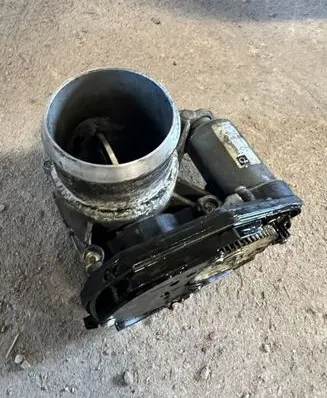 Peugeot 4007 Throttle valve 701002090