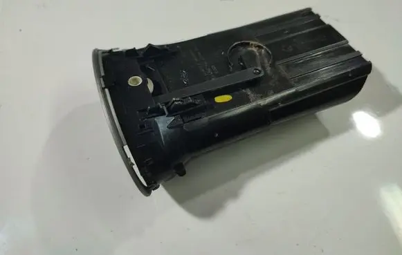 Ford Focus Dash center air vent grill 4M51A014L21AD