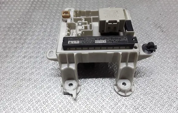 Toyota Previa (XR30, XR40) II Fuse module