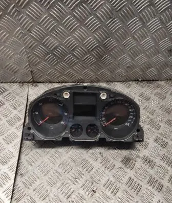 Volkswagen PASSAT B6 Speedometer (instrument cluster) 3c0920852j