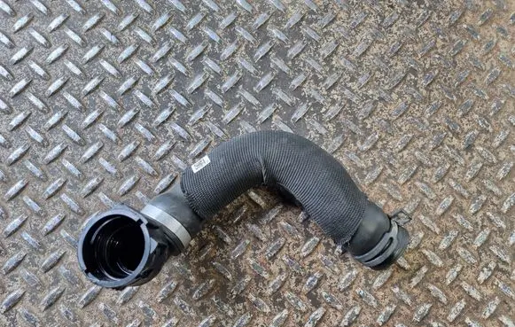 BMW 2 F44 Engine coolant pipe/hose 8658482