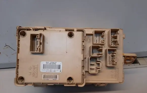 Toyota Avensis T250 Fuse module 905762