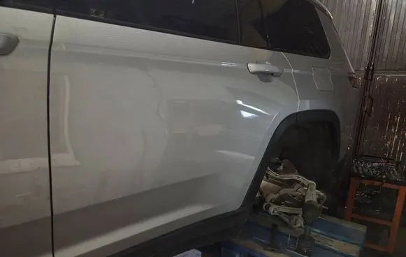 Jeep Grand Cherokee WL Rear door