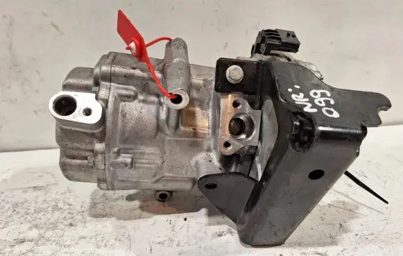 Renault Captur II Air conditioning (A/C) compressor (pump) 926008231R