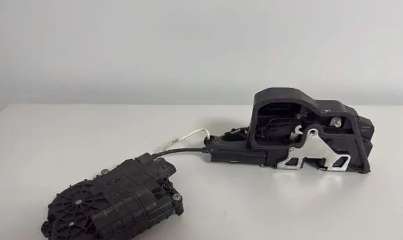 BMW 7 F01 F02 F03 F04 Front door lock 7185692