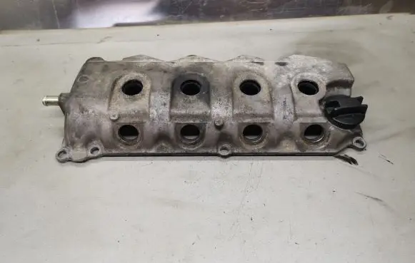 Nissan X-Trail T30 Rocker cam cover 8H8