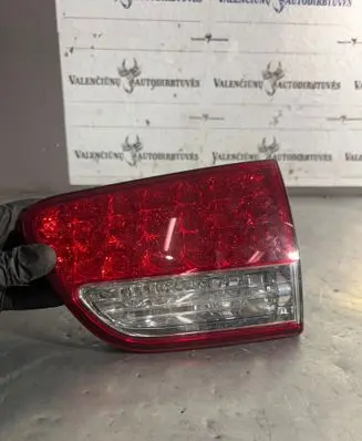 Tailgate rear/tail lights