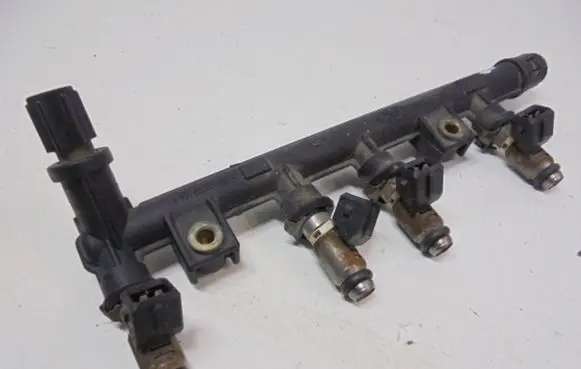 Fiat Punto (188) Fuel injector IWP095