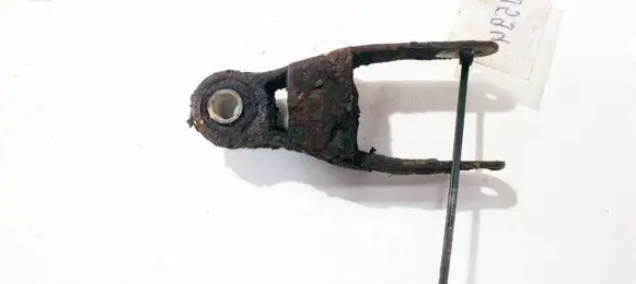 Peugeot 405 Engine mount bracket