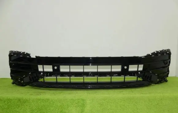Volkswagen Tiguan Front bumper 5NN853677L