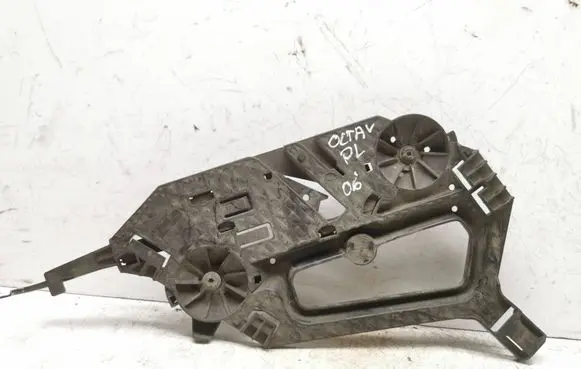 Skoda Octavia Mk2 (1Z) Headlight/headlamp mounting bracket 1Z0941340