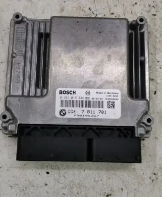 BMW 1 E81 E87 Engine control unit/module 7811701 030105257 1039S26808