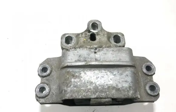 Volkswagen PASSAT B6 Engine mount bracket 3c0199555
