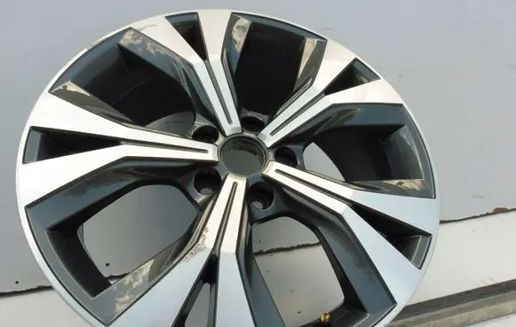 Seat Ateca R18 alloy rim 575601025E