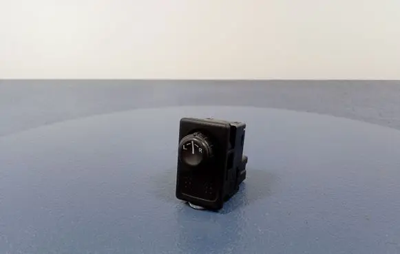 Nissan Almera Tino Mirror heating switch 