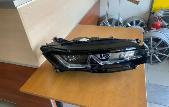 Volkswagen Golf VII Headlight/headlamp 761941082D