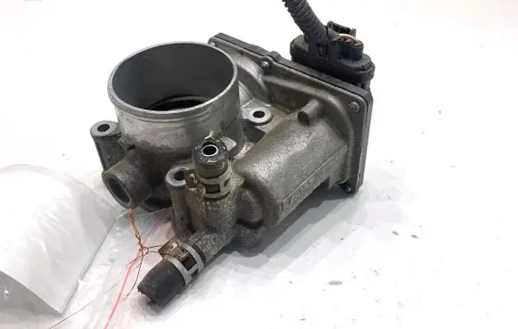 Toyota Avensis T270 Engine shut-off valve 220300T050
