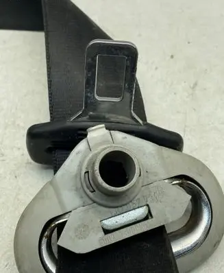 Volkswagen Golf IV Front seatbelt 33016963 65505 040316