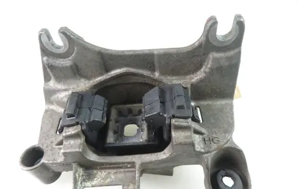 Renault Megane III Gearbox mounting bracket 