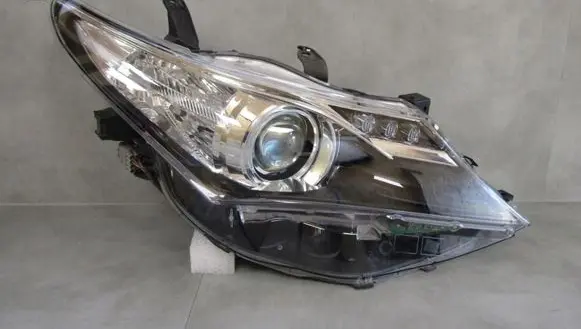 Toyota Auris E180 Headlight/headlamp 81110-02E20