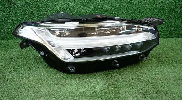 Volvo XC90 Headlight/headlamp 32338953